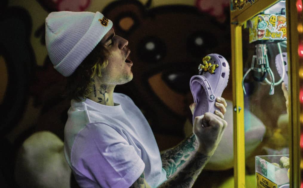 Crocs se une a Justin Bieber para una segunda colaboración