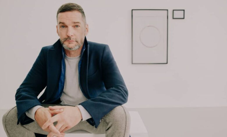 Moss Bros revela colaboración de celebridades con Fred Sirieix