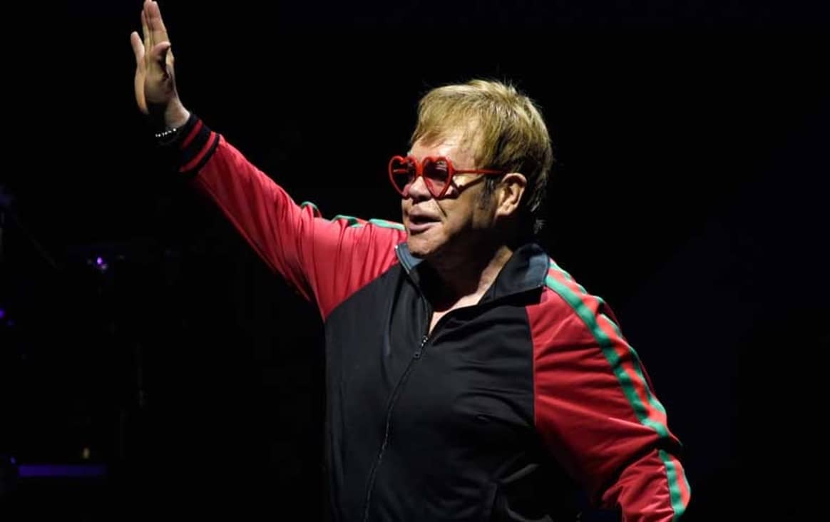 En imágenes: Gucci diseña atuendos para la gira de despedida de Elton John