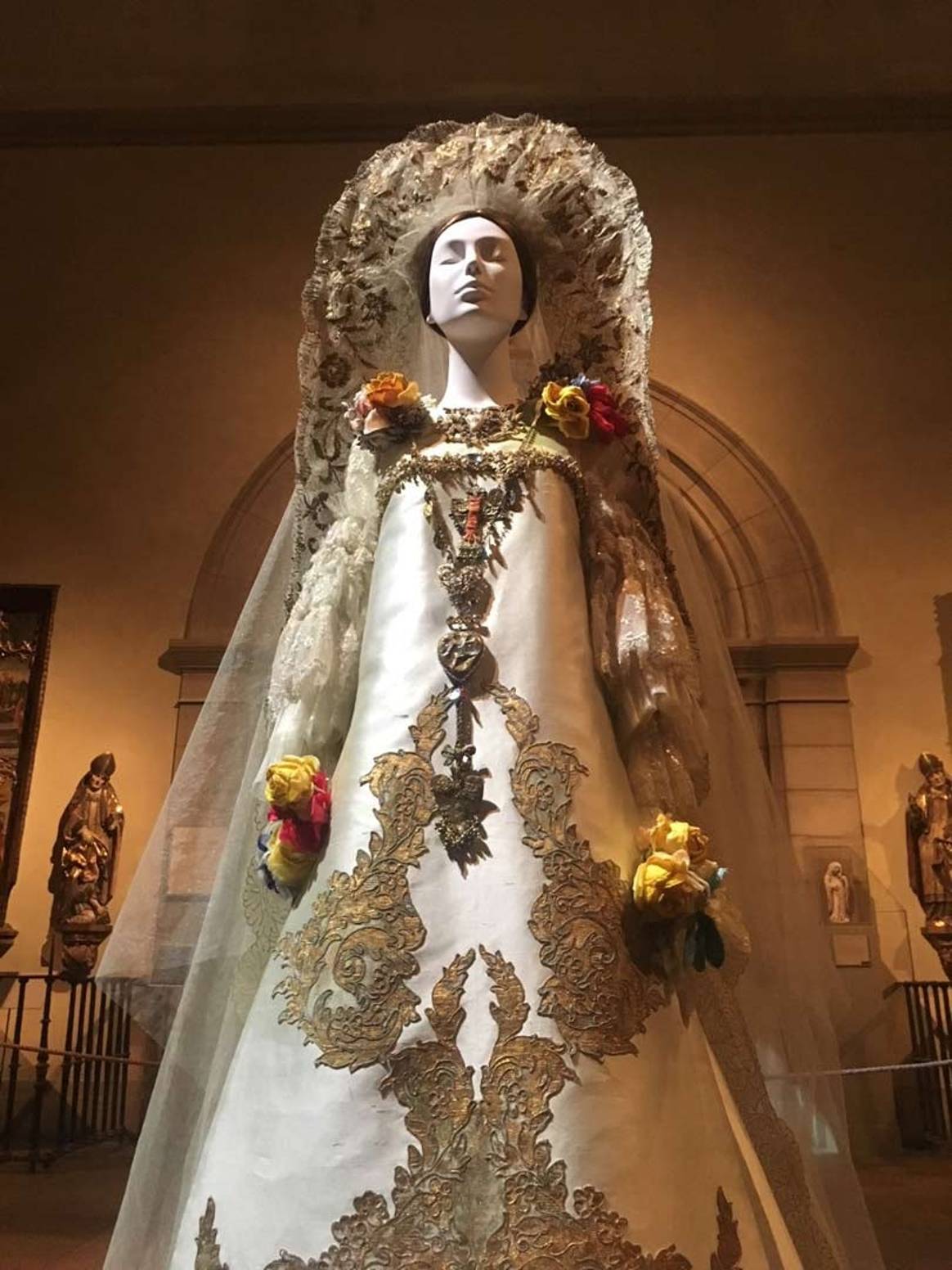 En imágenes: Cuerpos celestes;  La moda y la imaginación católica