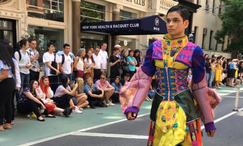 Parsons toma 13th St para su primer desfile de moda callejera