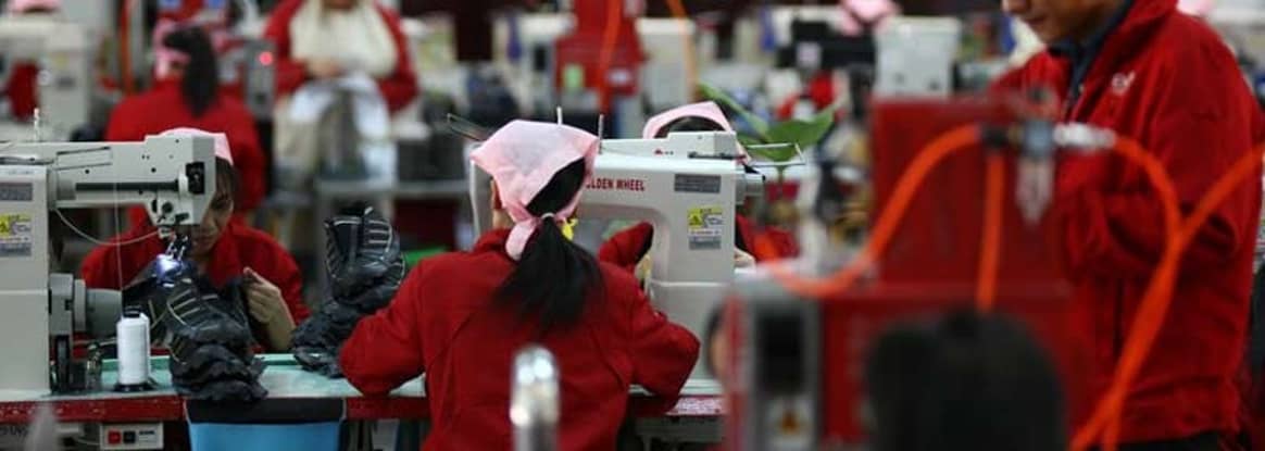 Adidas se enfrenta a una denuncia por violar las normas de la OCDE en Indonesia
