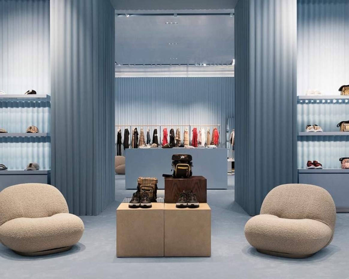 En imágenes: Burberry lanza un nuevo concepto de retail en 14 tiendas
