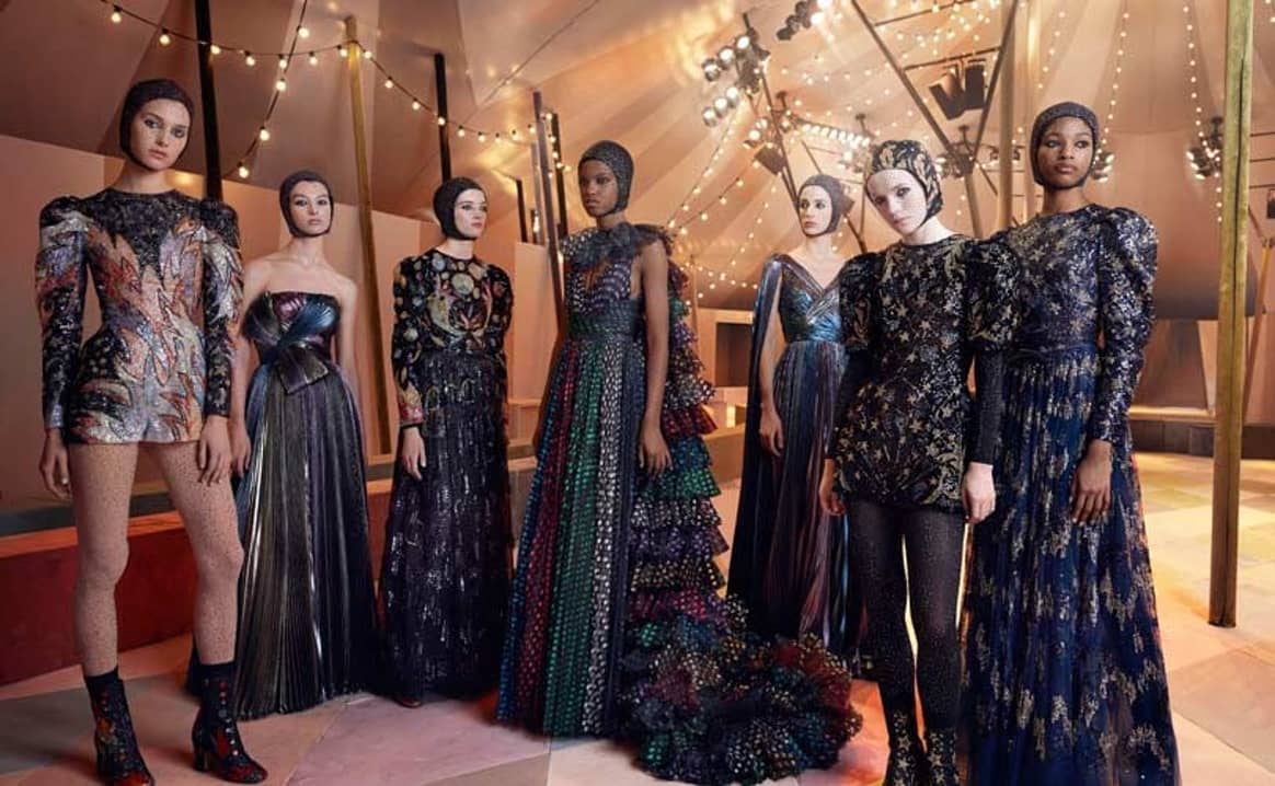 Dior presenta una colección cápsula en su primer desfile en Dubái