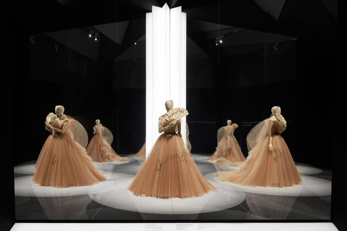 Exposición V&A Dior 'más visitada' en la historia del museo