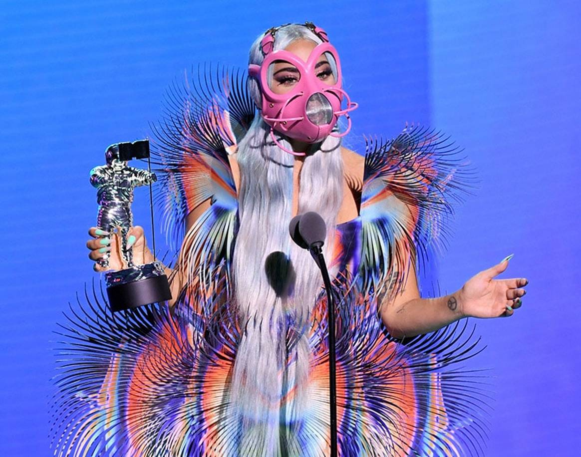 Lady Gaga viste a Iris van Herpen como uno de los nueve atuendos durante los VMA