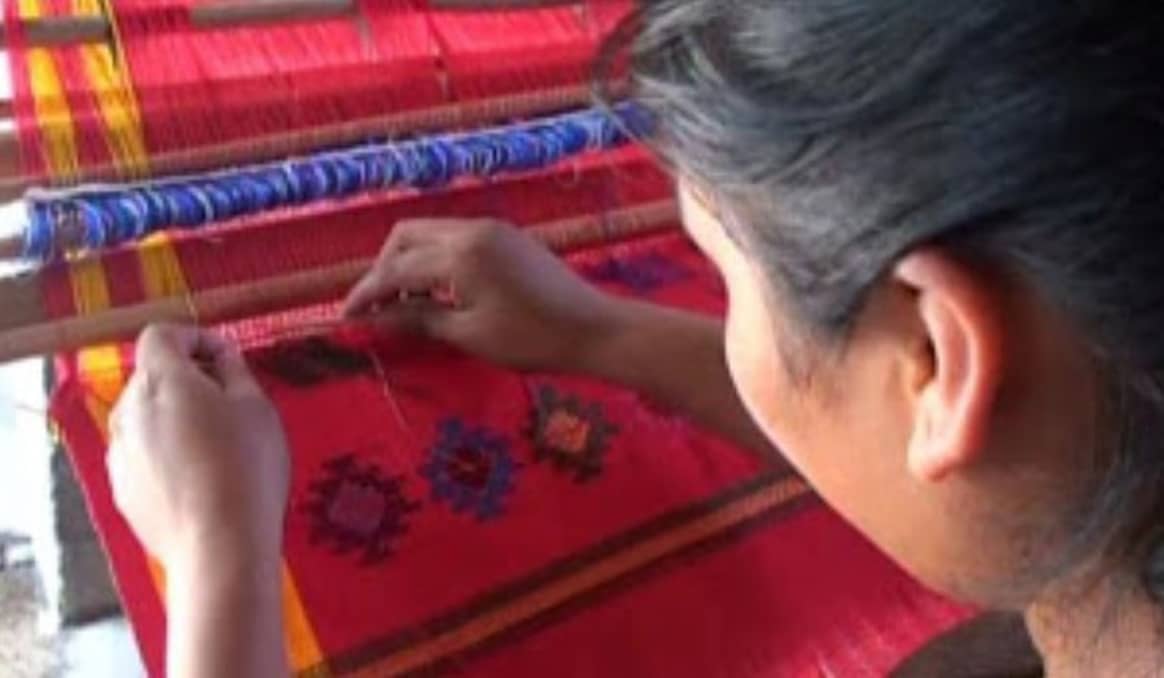 Los tejedores mayas se oponen al robo corporativo de sus patrones