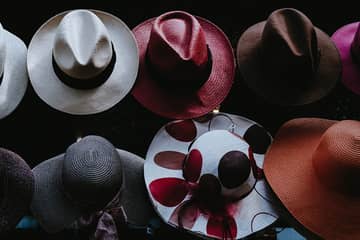 Video: The Fashion Archive analiza el auge de las marcas de lujo que crean sombreros baratos