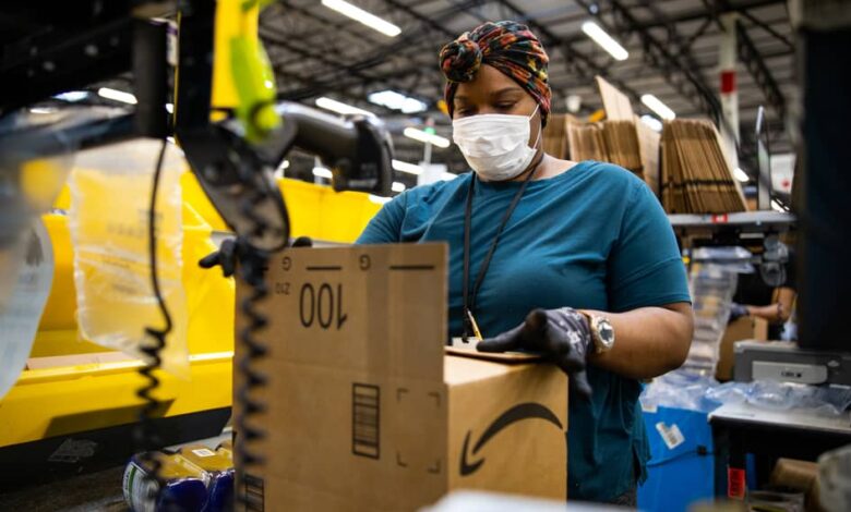 Amazon está aumentando los salarios de los trabajadores de primera línea en los EE. UU. en una inversión de miles de millones de dólares