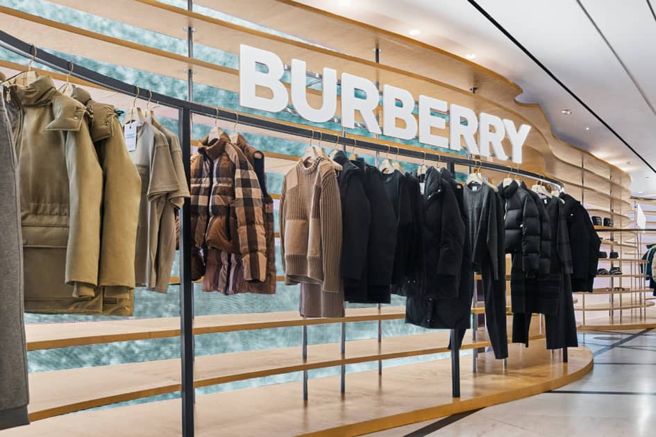 Burberry anuncia aumento salarial por costo de vida