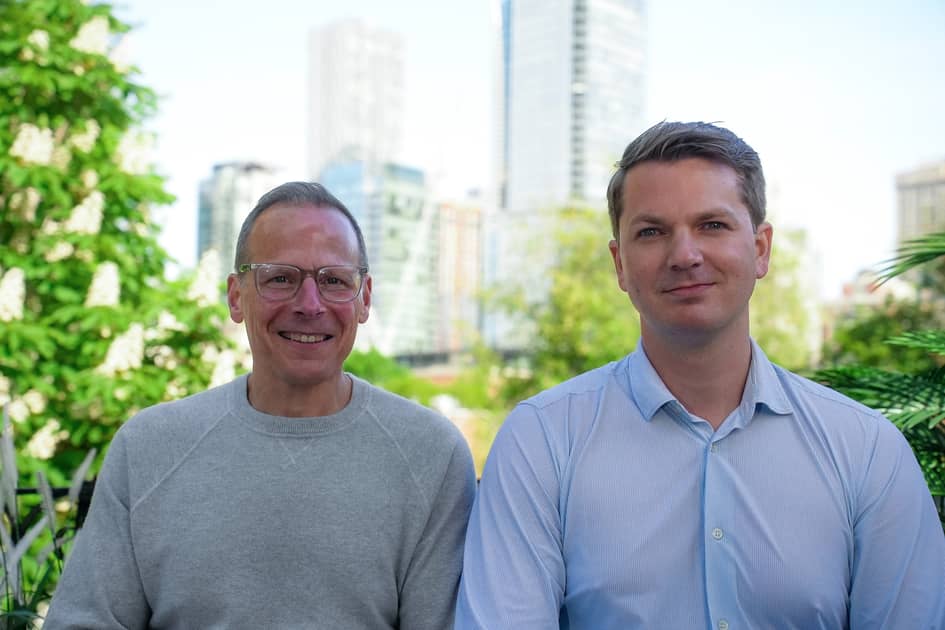 Agente de moda que encuentra las empresas Anton Dell y FashionNet se fusionan Agente de moda que encuentra las empresas Anton Dell y FashionNet se fusionan