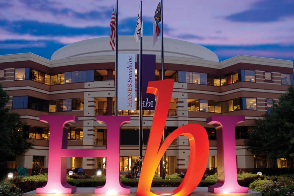 HanesBrands registra pérdidas en el cuarto trimestre, las ventas netas bajaron un 16%. HanesBrands registra pérdidas en el cuarto trimestre, las ventas netas bajaron un 16%.