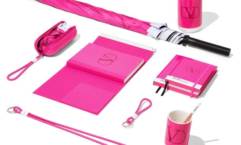 Valentino lanza una colección cápsula de ‘objetos cotidianos’ con Pantone