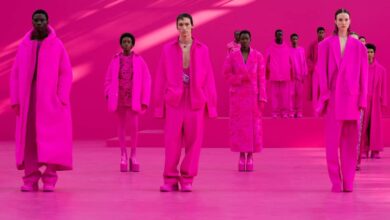 Photo of Valentino presenta un nuevo tono rosa Pantone en PFW