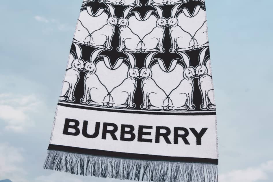 Burberry reinventa el monograma de orejas de conejo para el Año Nuevo Lunar