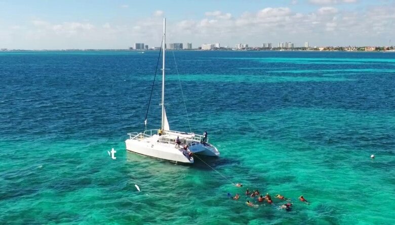 Aventura inolvidable: Tour de Catamarán a Isla Mujeres para disfrutar de la adrenalina y la belleza natural